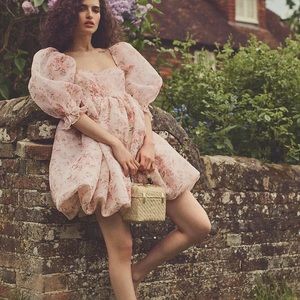 Selkie Renaissance Girl Bubble Puff